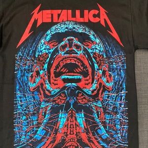 COPY - Metallica graphic shirt